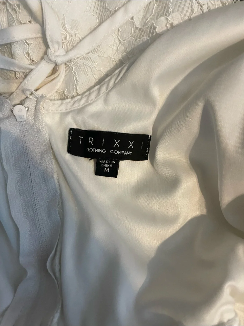 Trixxi Women’s white eyelash lace romper Size Medium